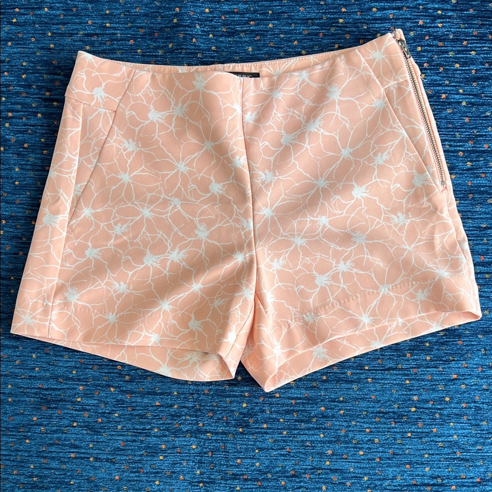 Banana Republic Peach Floral High Waist Shorts size 0, side zip, dressy